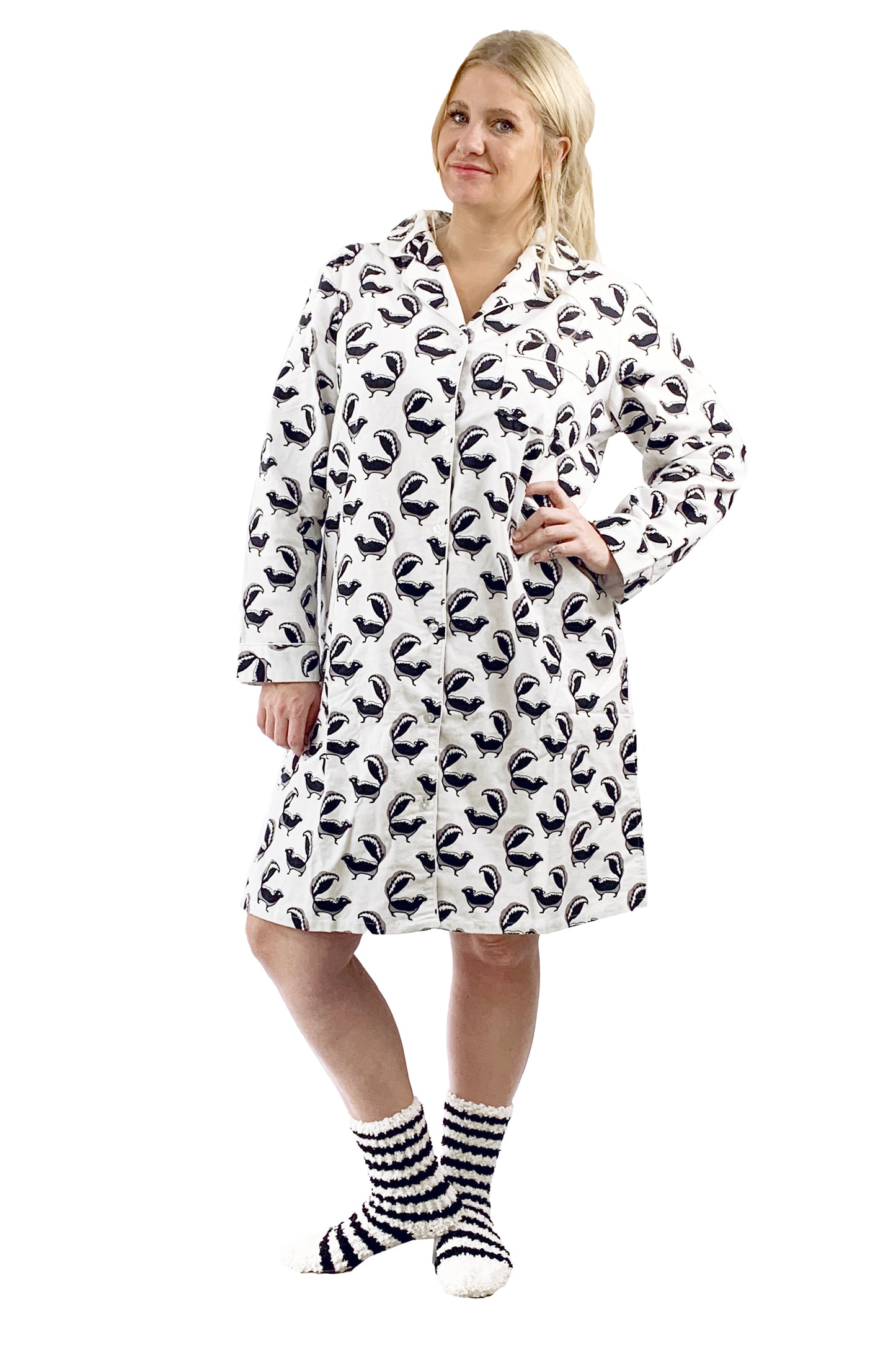 Camisa de noche de franela Whimsical Skunk de talla grande